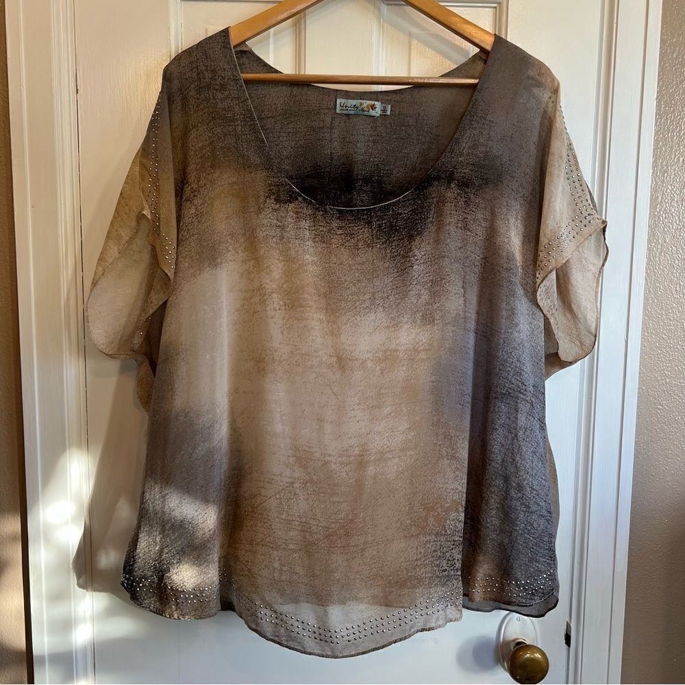 Unity World Wear Elegant Gradient Top